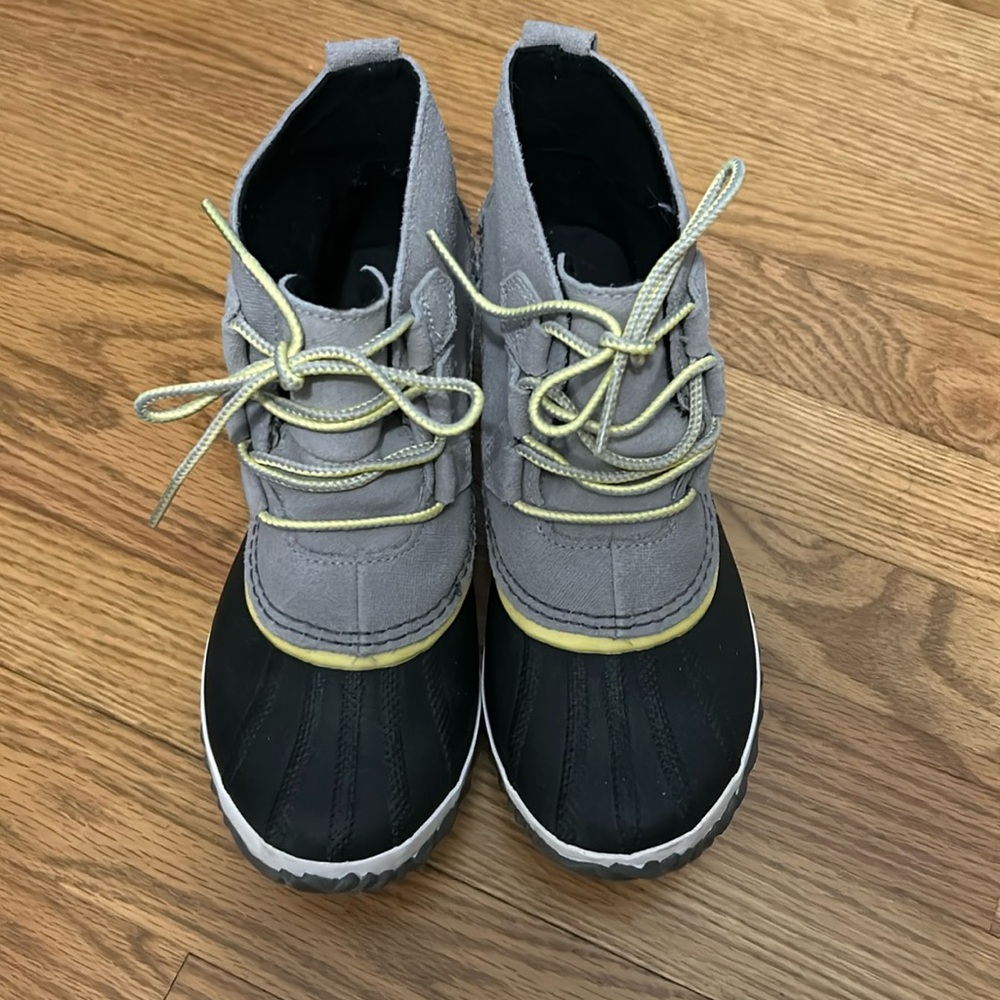 Sorel Women's Gray and Black Boots